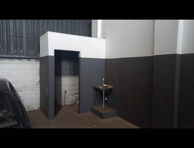 150M² WAREHOUSE TO LET IN CITY WEST